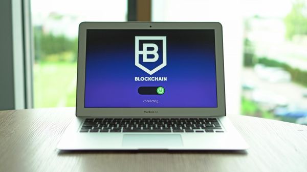 Comment les entreprises peuvent-elles utiliser les technologies de blockchain pour sécuriser leurs transactions financières ?