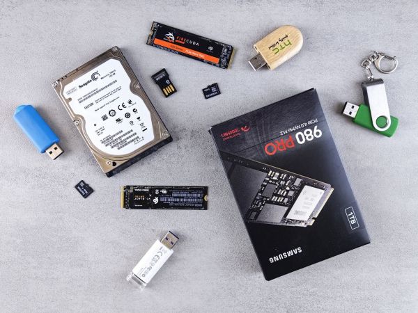 Quels sont les avantages des SSD avec chiffrement matériel pour la sécurité des données?