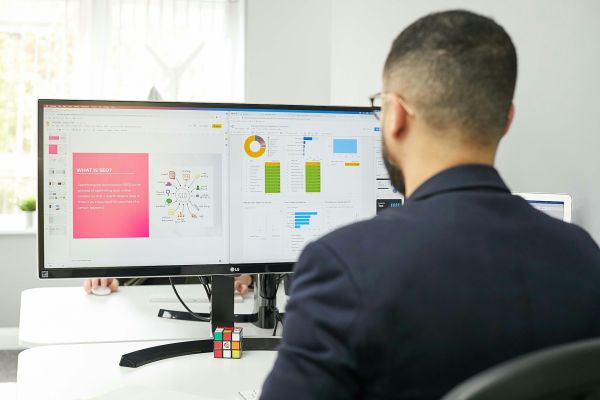 Quels sont les critères essentiels pour choisir un logiciel de gestion de la conformité?